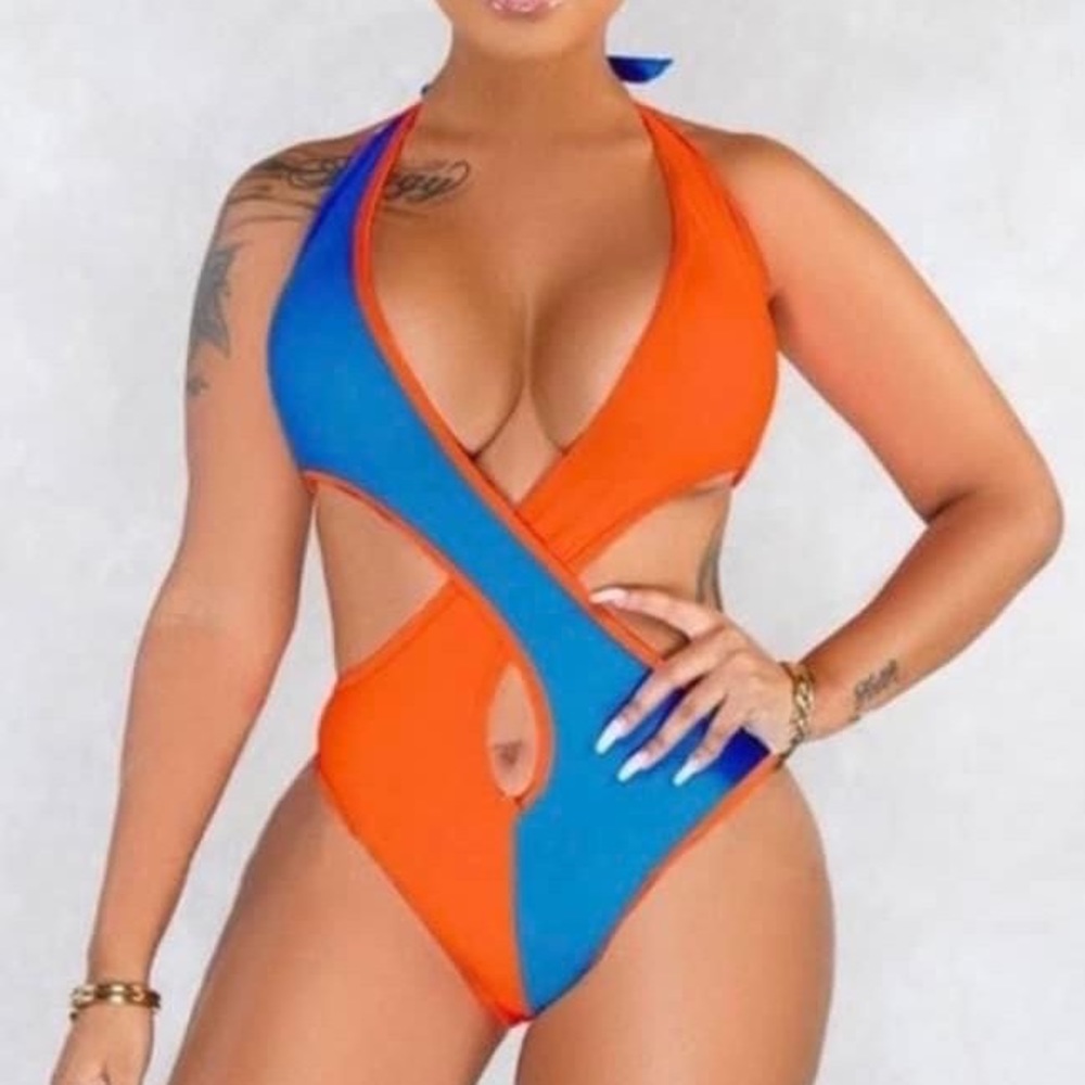 One piece swimsuit , v neck (M)